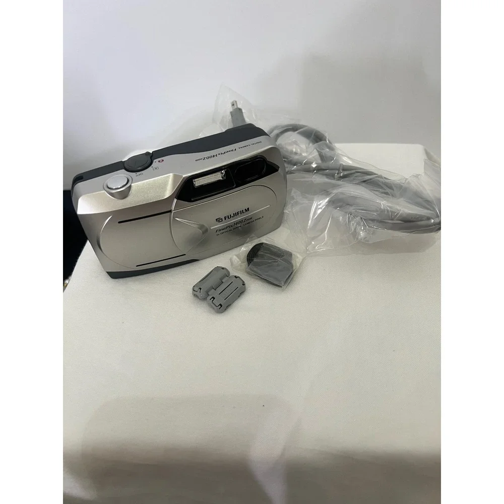 Fujifilm FinePix 1400 Zoom Digital Camera 1.3MP 3x Optical Zoom Silver Boxed